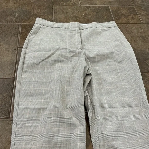 💰Make an offer, bundle and save💰 Ladies Zara Gray Checkered Pants - Picture 2 of 4